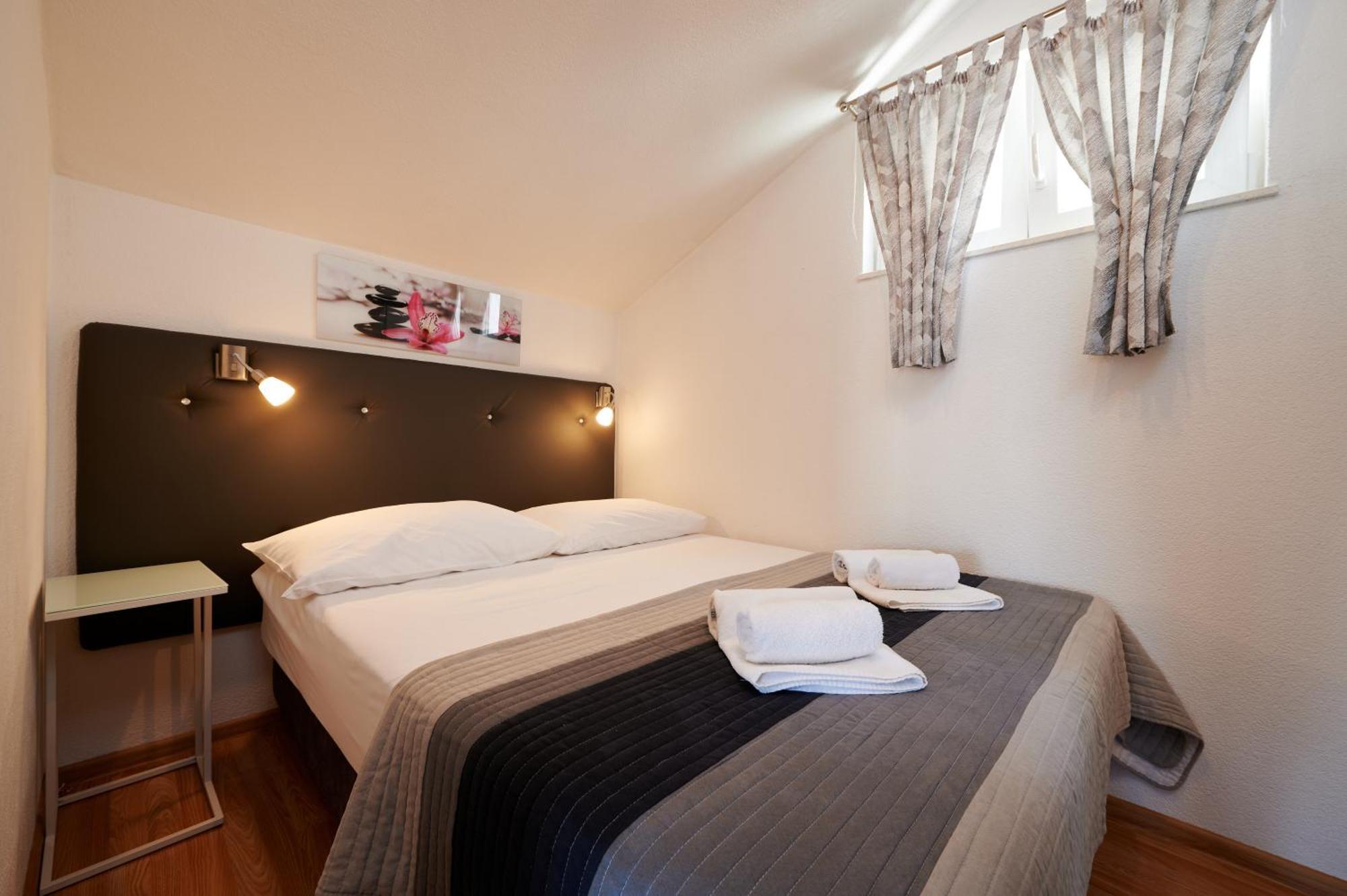 Apartments & Rooms Zaja Trogir Bilik gambar
